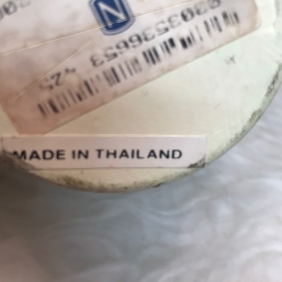 Bouquet Of Paper Roses In Ceramic Flower Pot - Picture 3 of 3